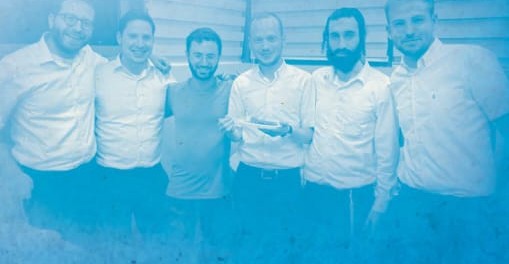חברי בית המדרש אורייתא בתמונה קבוצתית